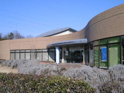 江南図書館の外観